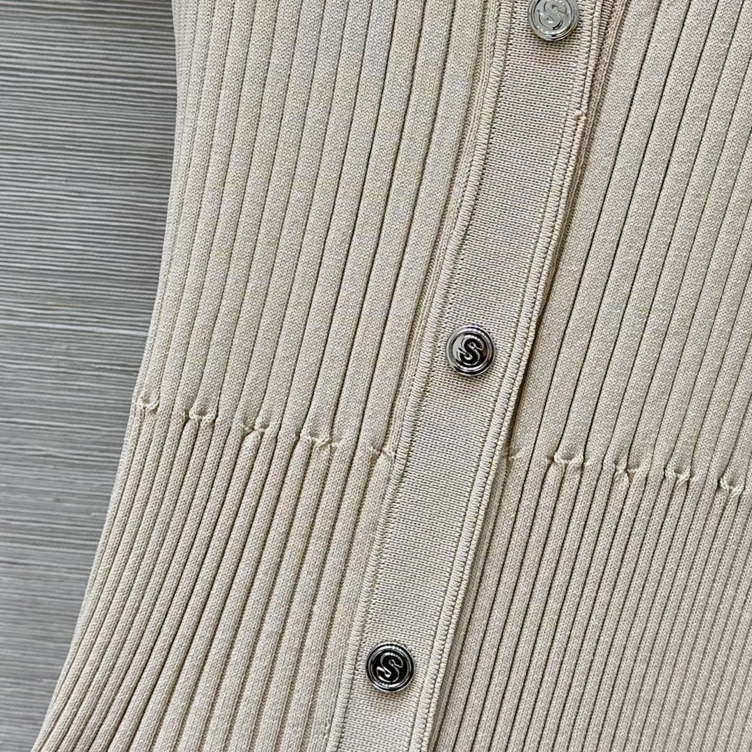 Trendy Women’s Suit Collection with New 25-Year-Old Product – Sizes 36-40. - 图片 5