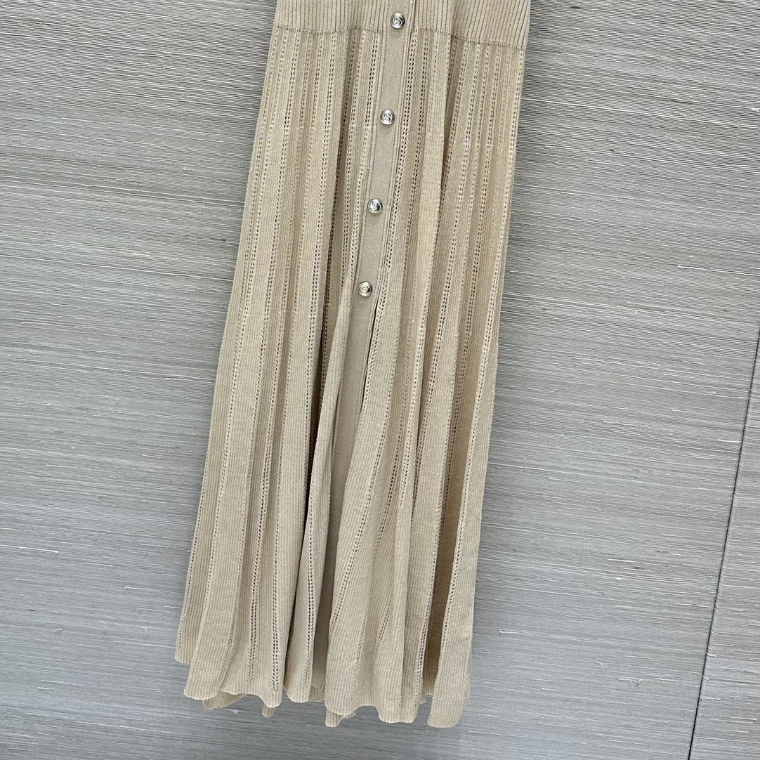 Trendy Women’s Suit Collection with New 25-Year-Old Product – Sizes 36-40. - 图片 6