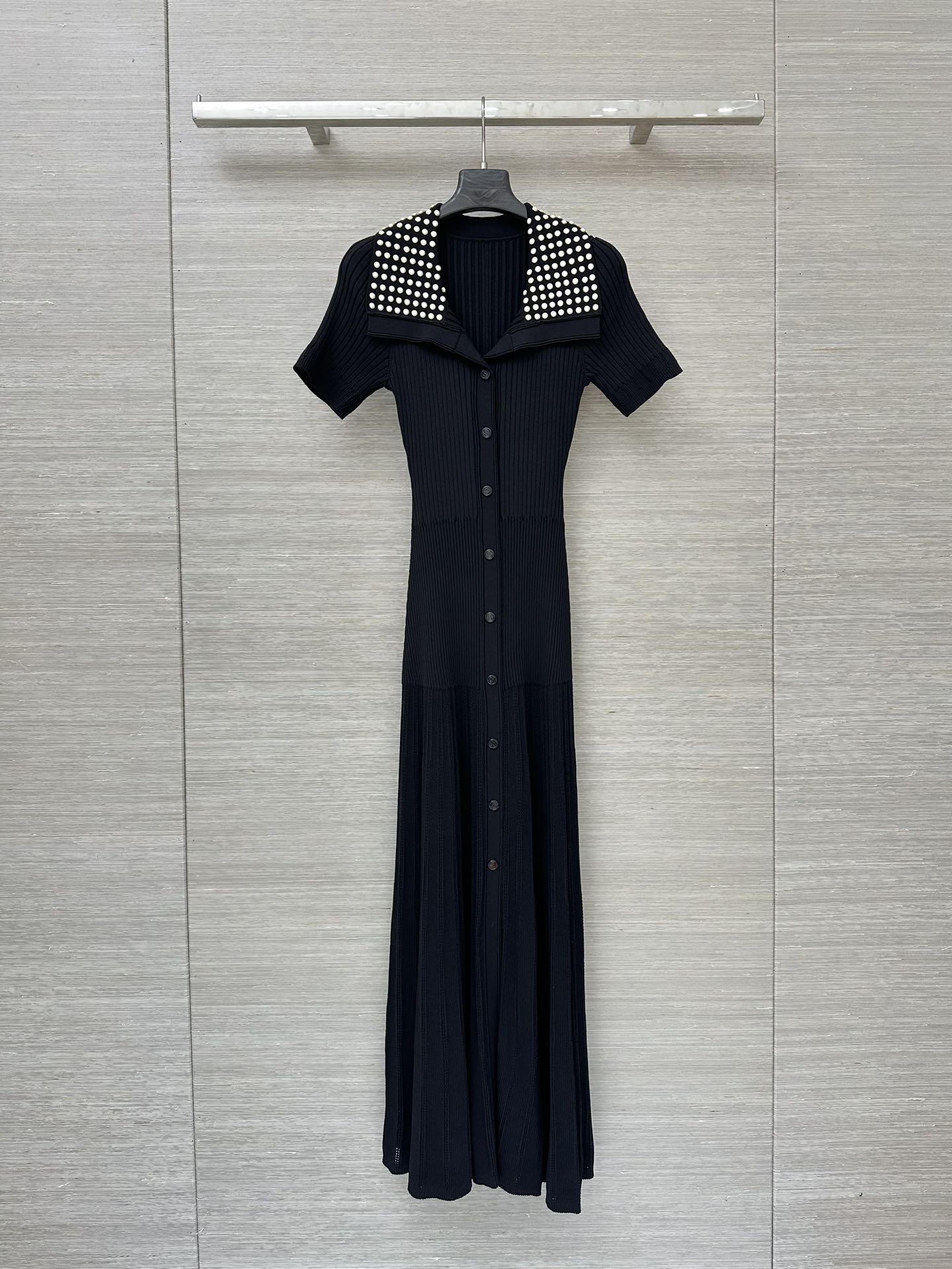 Stylish Woman’s Suit Collection with New Prosthetic Designs and Ice Silk Line Customization.