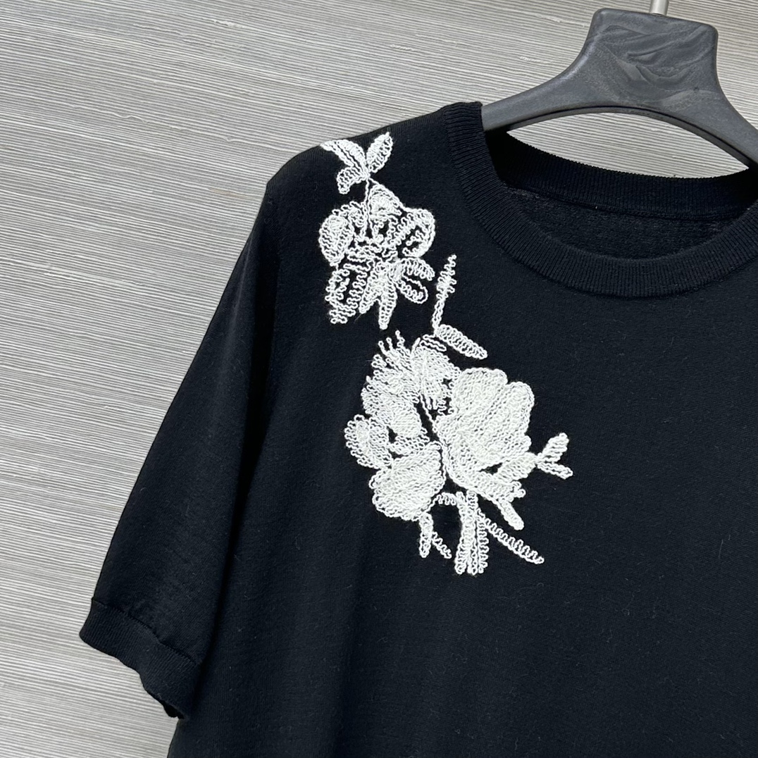 DG 25th Spring Women’s Suit: Elegant, Stylish, Soft Melinon Wool, Exclusive Design - 图片 3