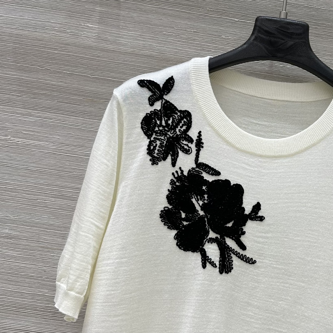 DG 25th Spring Women’s Suit: Soft Melinon Wool, Elegant Design, 36-40 Yards - 图片 3
