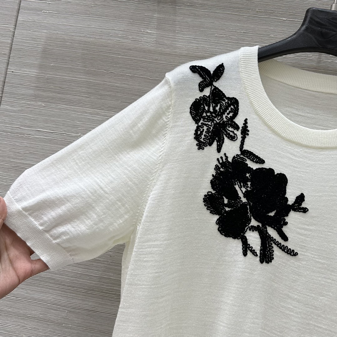 DG 25th Spring Women’s Suit: Soft Melinon Wool, Elegant Design, 36-40 Yards - 图片 5