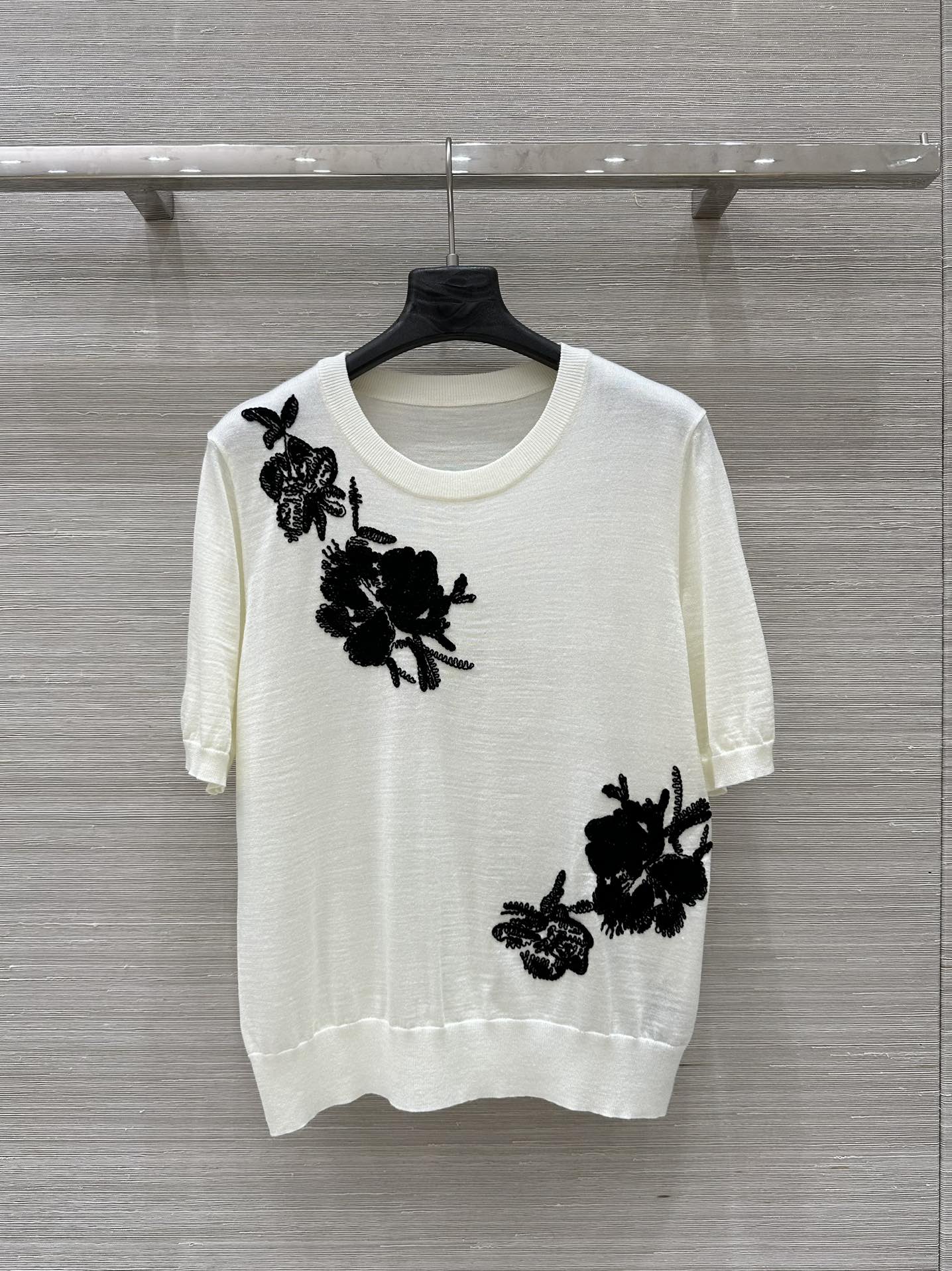 DG 25th Spring Women’s Suit: Soft Melinon Wool, Elegant Design, 36-40 Yards - 图片 1