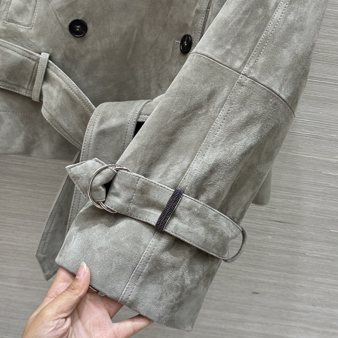 High-Quality Velvet Jacket with Copper Chain Decorations, Stylish and Sophisticated. - 图片 6