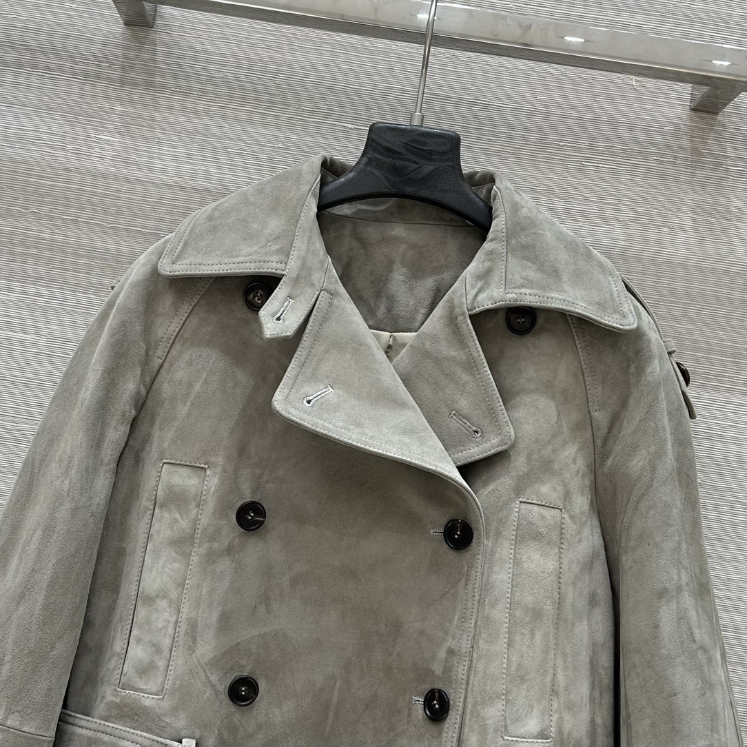 High-Quality Velvet Jacket with Copper Chain Decorations, Stylish and Sophisticated. - 图片 2