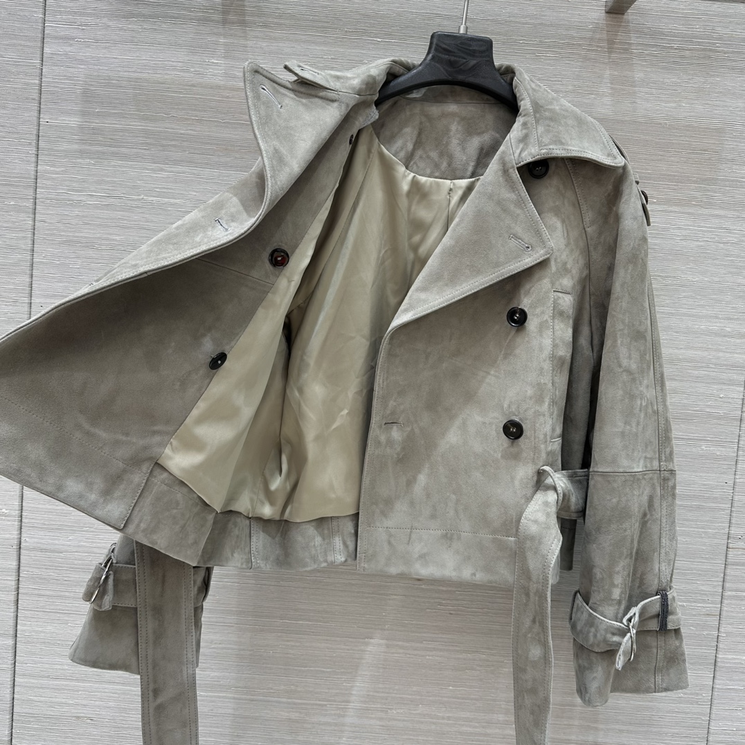 High-Quality Velvet Jacket with Copper Chain Decorations, Stylish and Sophisticated. - 图片 7