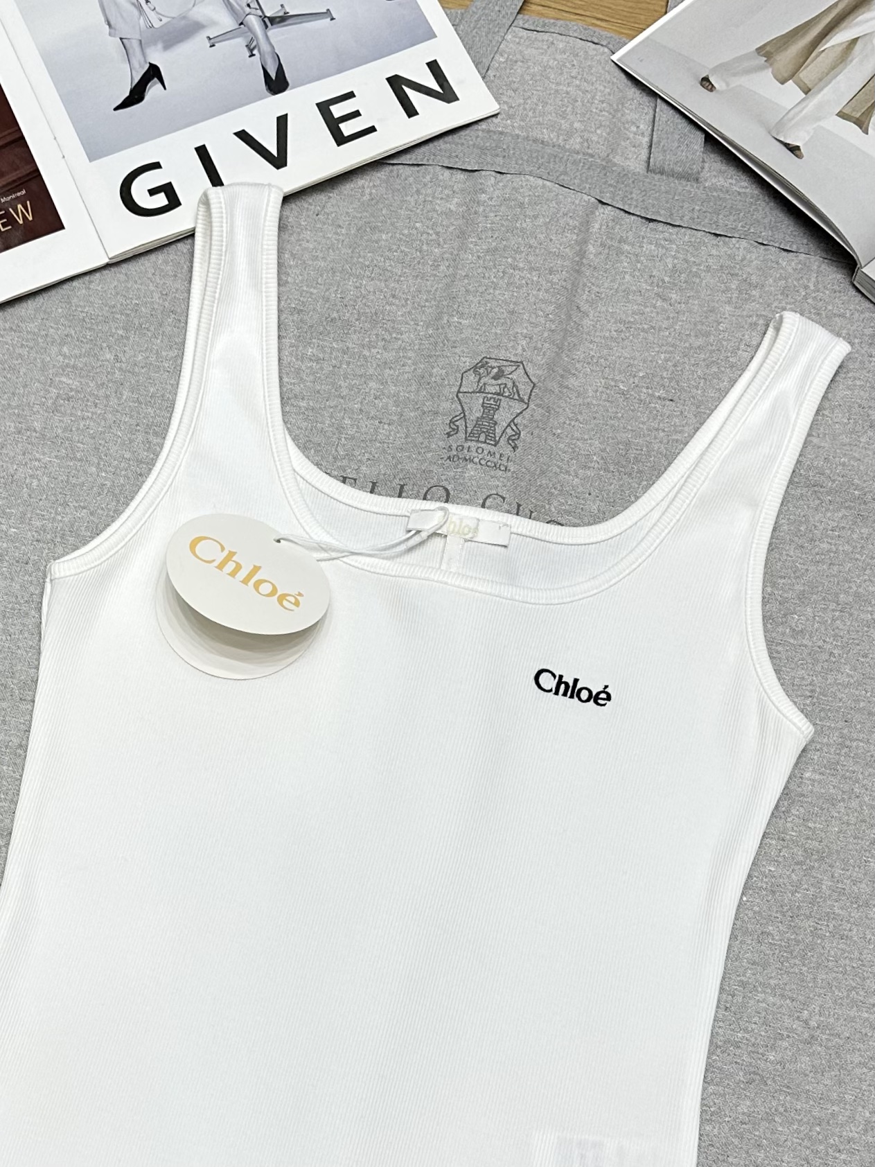 Chlo’s New Summer Collection: Customized Female Vests with Quality Details - 图片 2