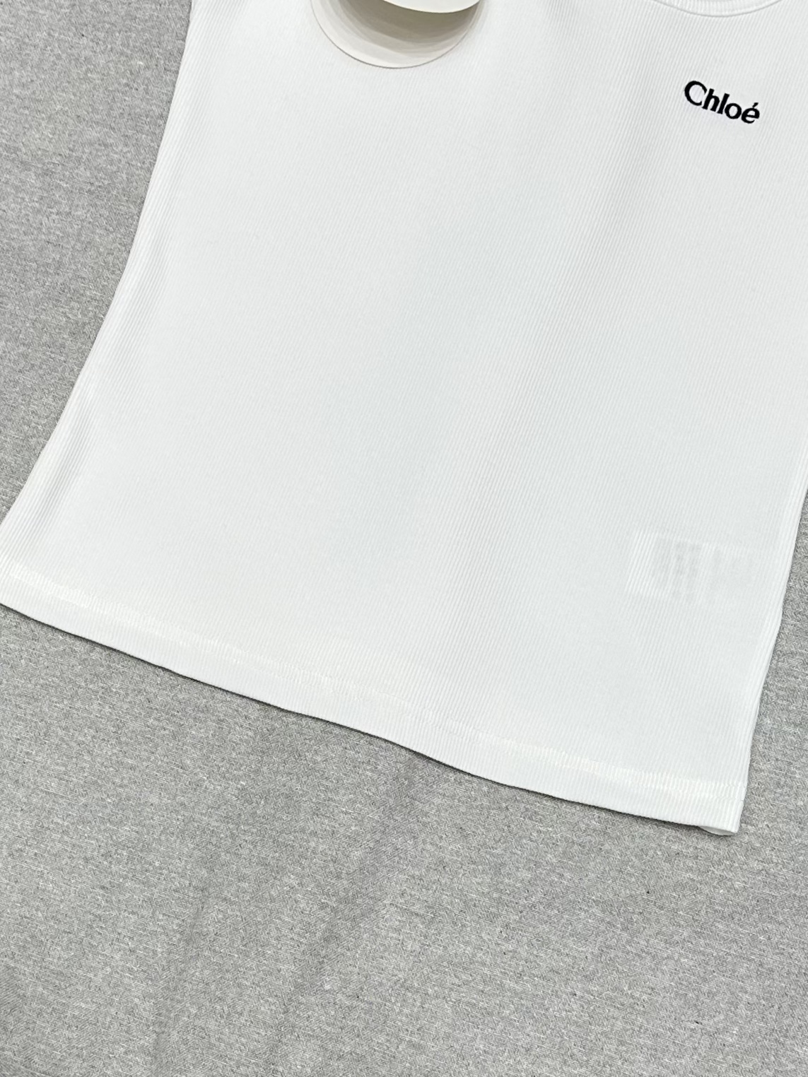 Chlo’s New Summer Collection: Customized Female Vests with Quality Details - 图片 6