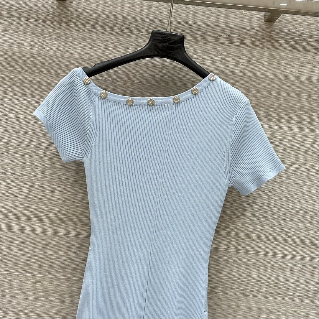 P794 Female Suit: Stylish One-Size-Fits-All with Custom Metal Buttons - 图片 2