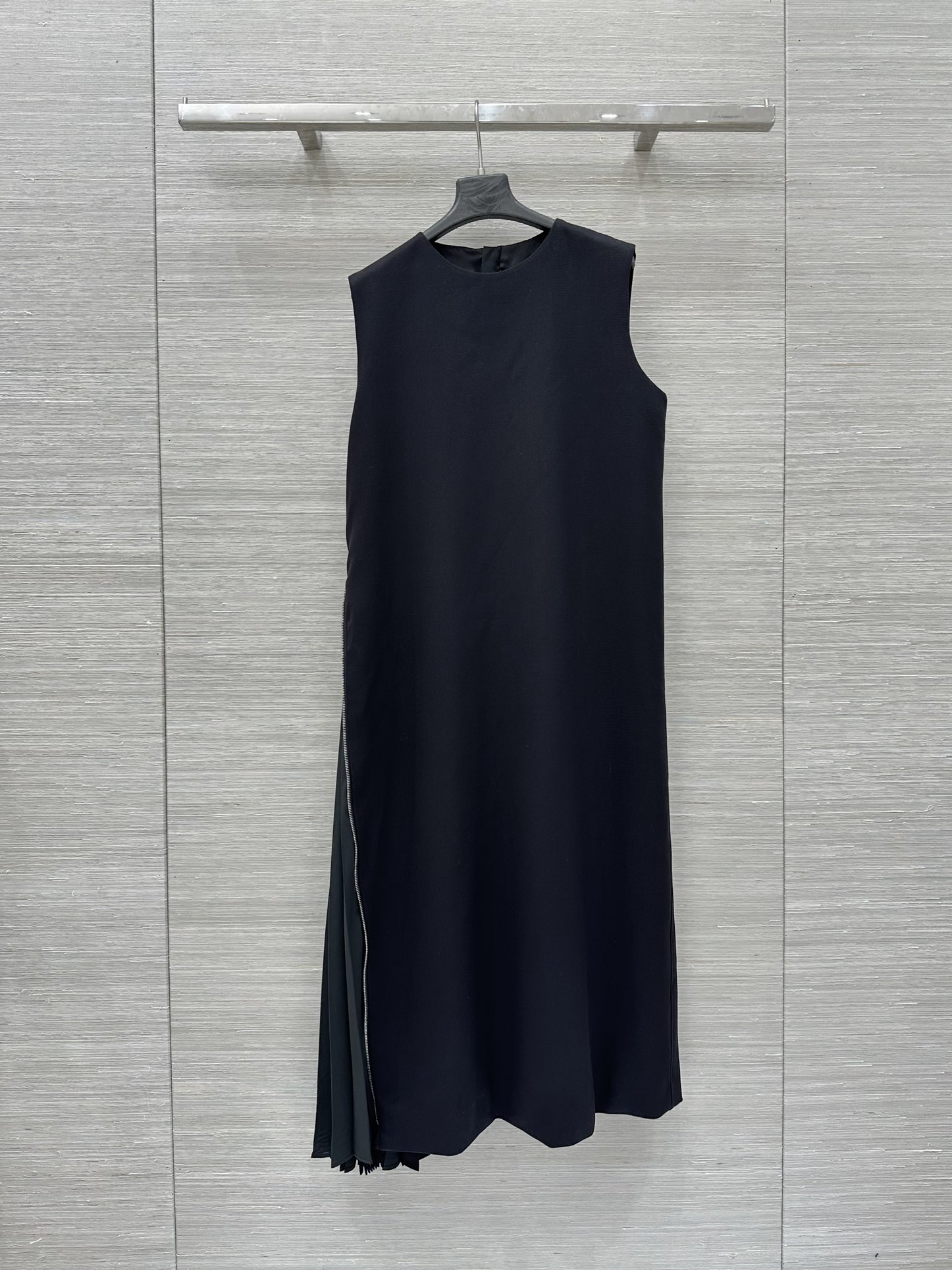 High-End Women’s Suit: Jill 25 Springs and Summers Exclusive Design with Custom Metal Belts
