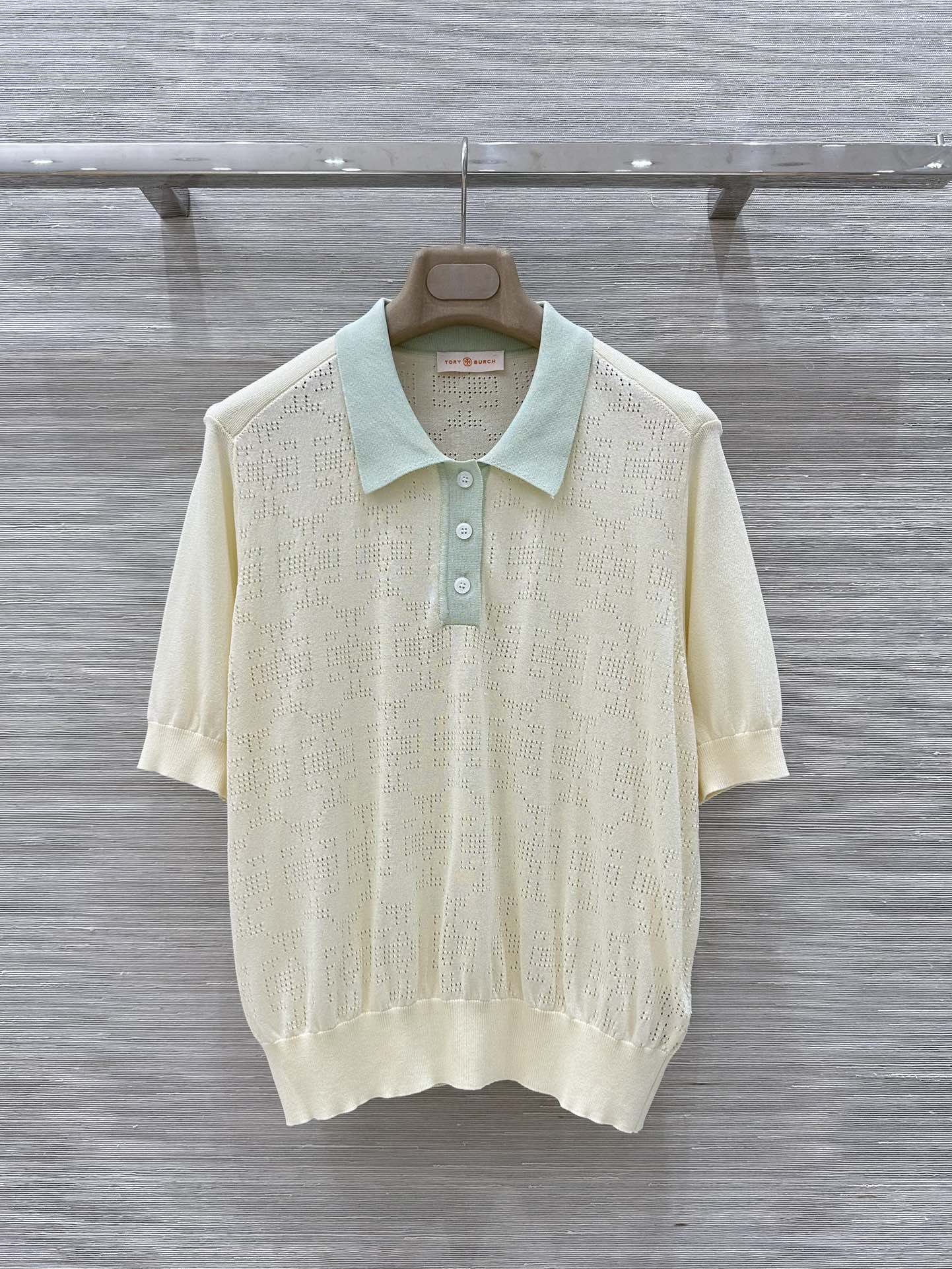 Tory Burch Spring/Summer Women’s Outfit Review: Classic Black Hook Design, Delicate Touch. - 图片 1