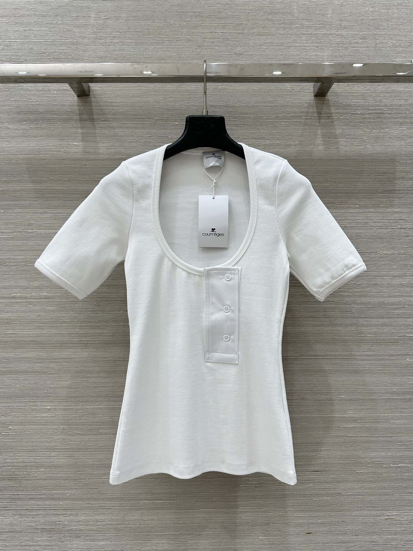 High-Quality Customized Cotton U-Collar T-Shirt Collection for Summer Fashionistas