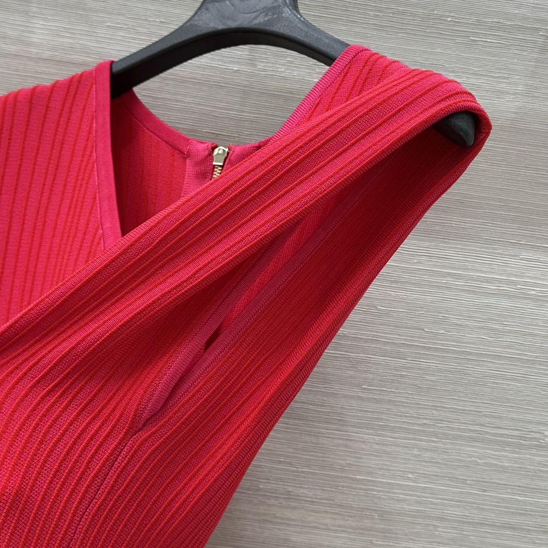 Balmain Original Quality Women’s Suit: French Sweet V-Neck Dress, Stylish Design. - 图片 4