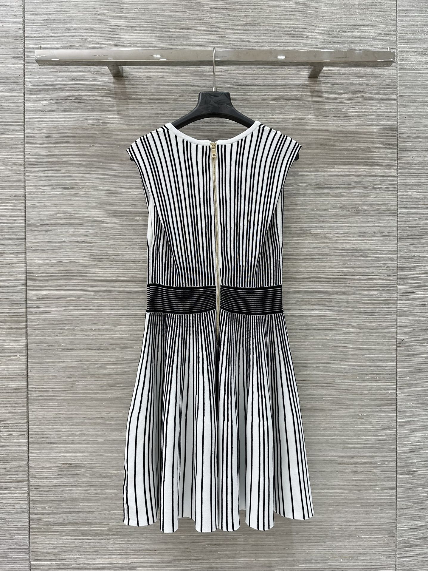 Balmain Original Women’s Suit: French V-Neck Knit Dress, Stylish Black-and-White Design - 图片 8