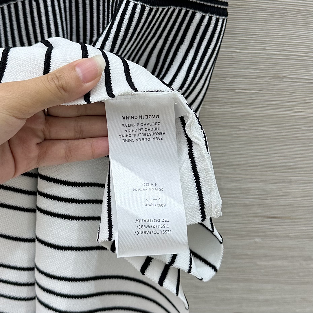 Balmain Original Women’s Suit: French V-Neck Knit Dress, Stylish Black-and-White Design - 图片 7