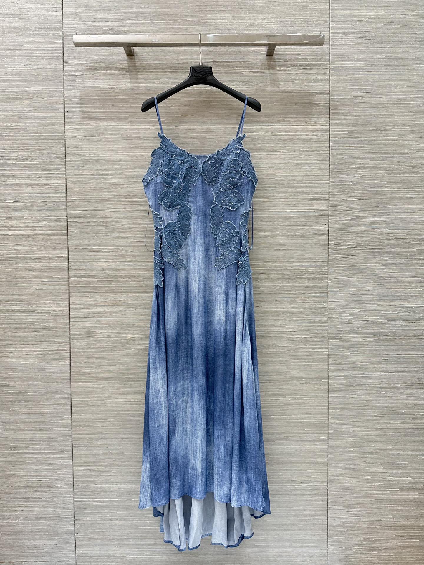 Exclusive Super-Pound Handiwork Cut Flowers Embroidery Dress – Quality and Elegance! - 图片 1