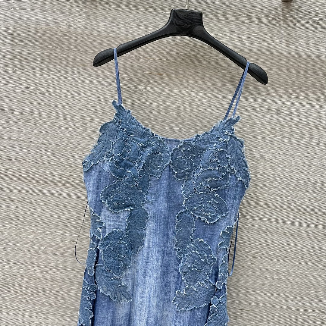 Exclusive Super-Pound Handiwork Cut Flowers Embroidery Dress – Quality and Elegance! - 图片 2