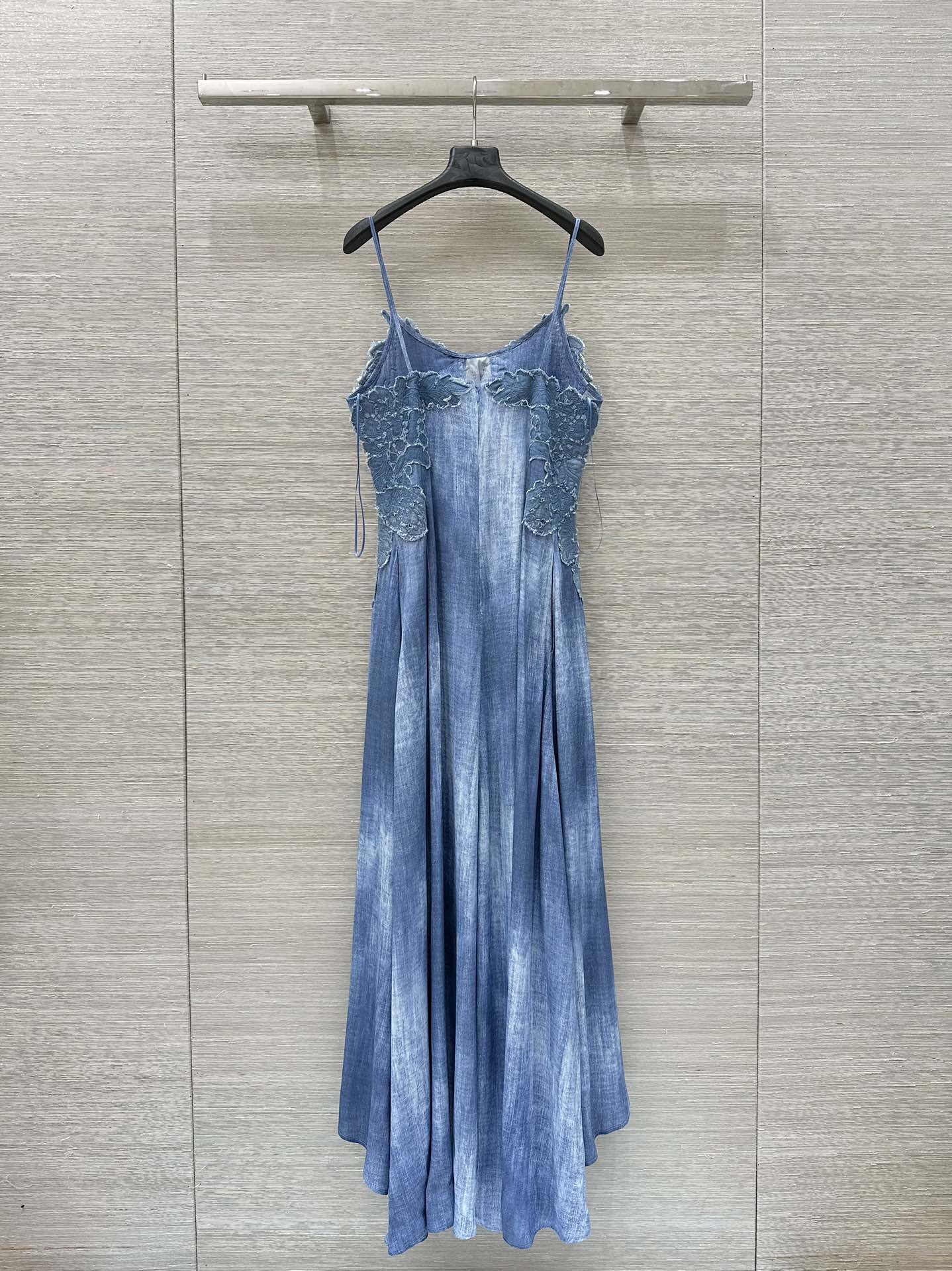 Exclusive Super-Pound Handiwork Cut Flowers Embroidery Dress – Quality and Elegance! - 图片 8