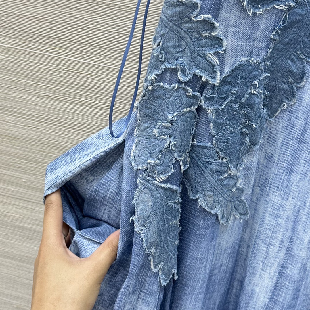 Exclusive Super-Pound Handiwork Cut Flowers Embroidery Dress – Quality and Elegance! - 图片 5