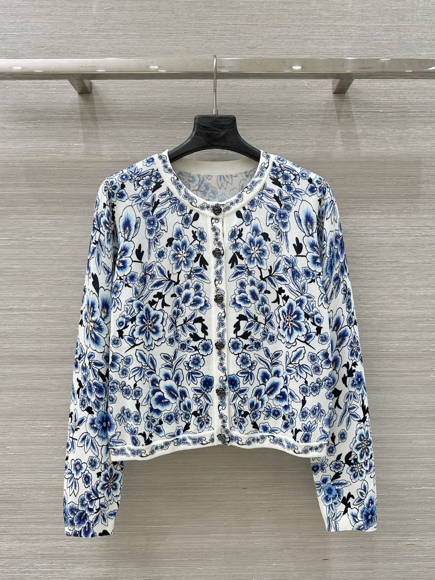 “Exclusive Launch: Alice & Olive’s 25 New Spring Vacation Shirts in Premium Quality”