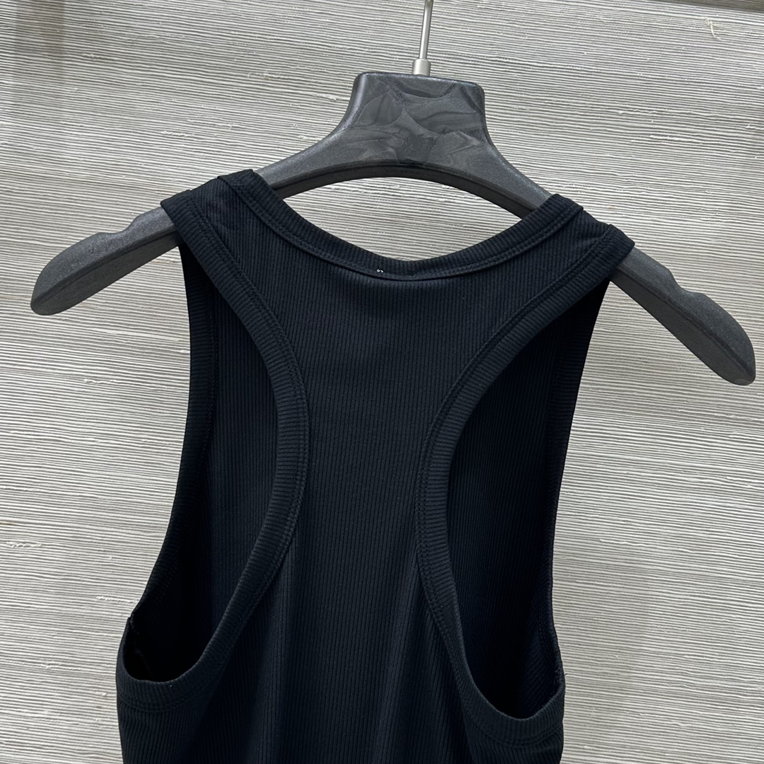 Versatile Female Outfit: P345 with Super-Fired Vests in Four Colors - 图片 9