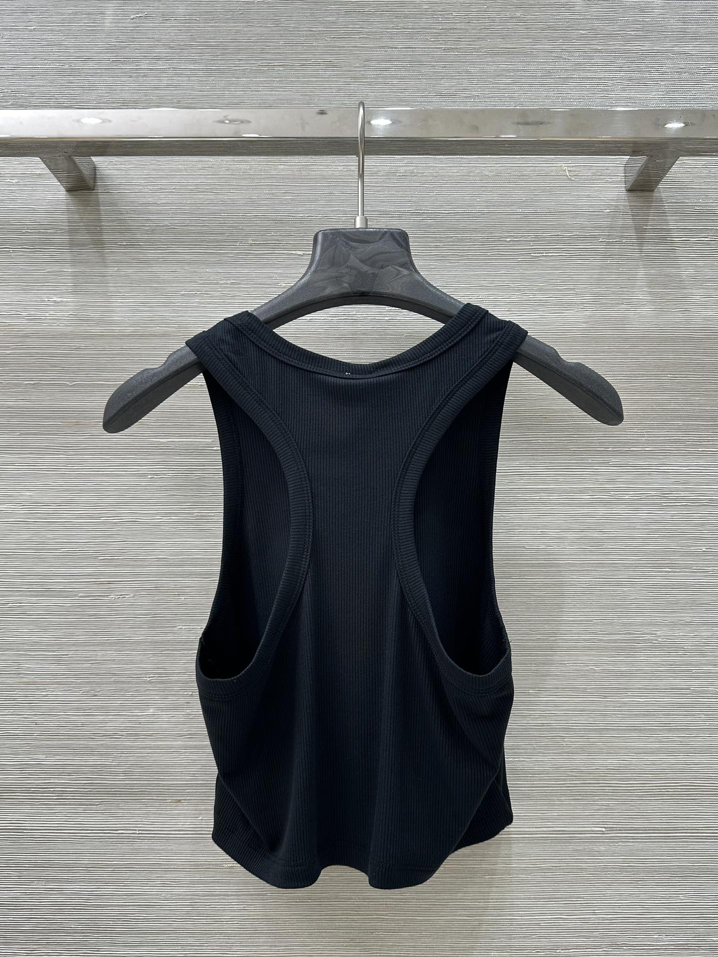 Versatile Female Outfit: P345 with Super-Fired Vests in Four Colors - 图片 8