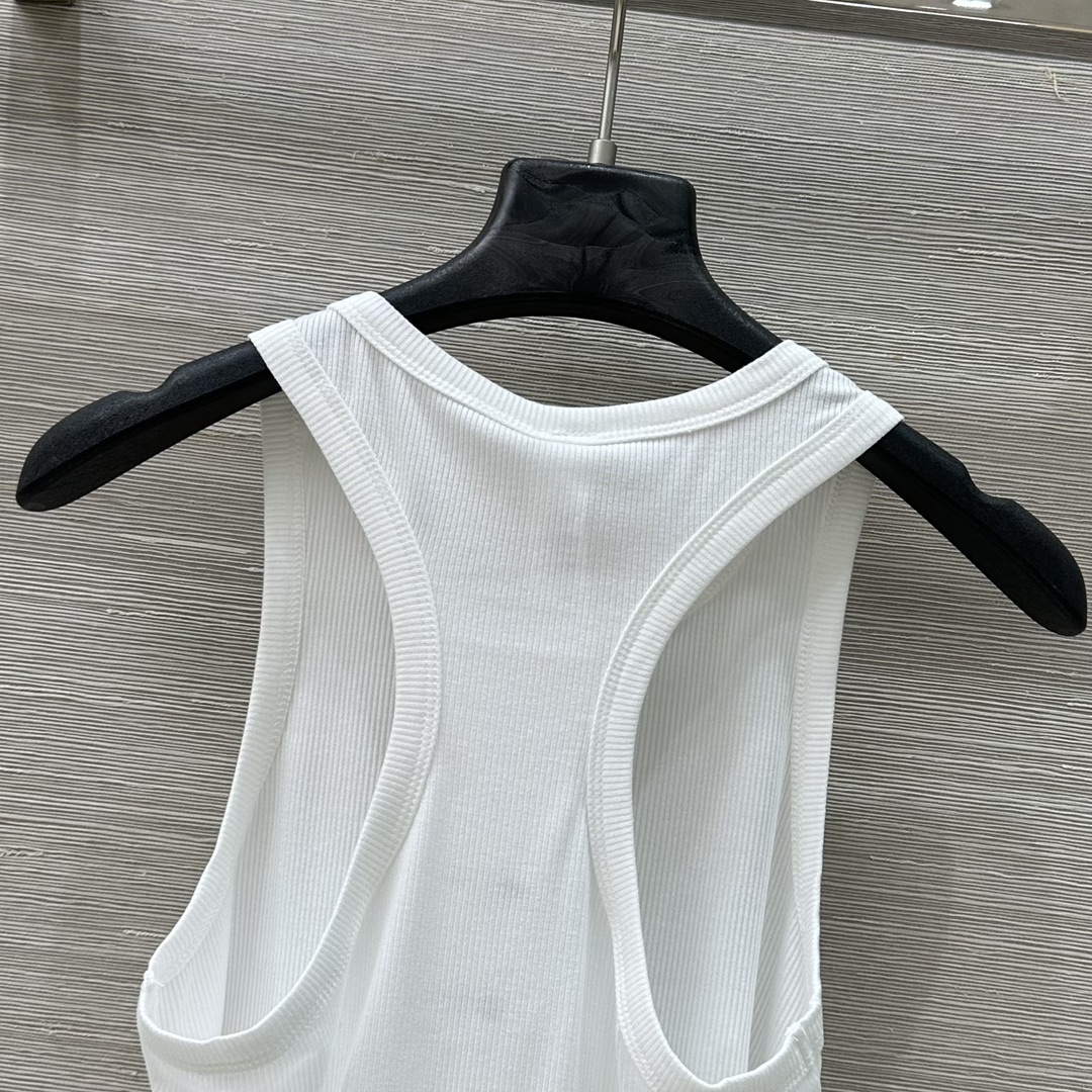 Stylish One-Size-Fits-All Female Outfit with Super-Fired Vests: P345 Collection Review - 图片 9