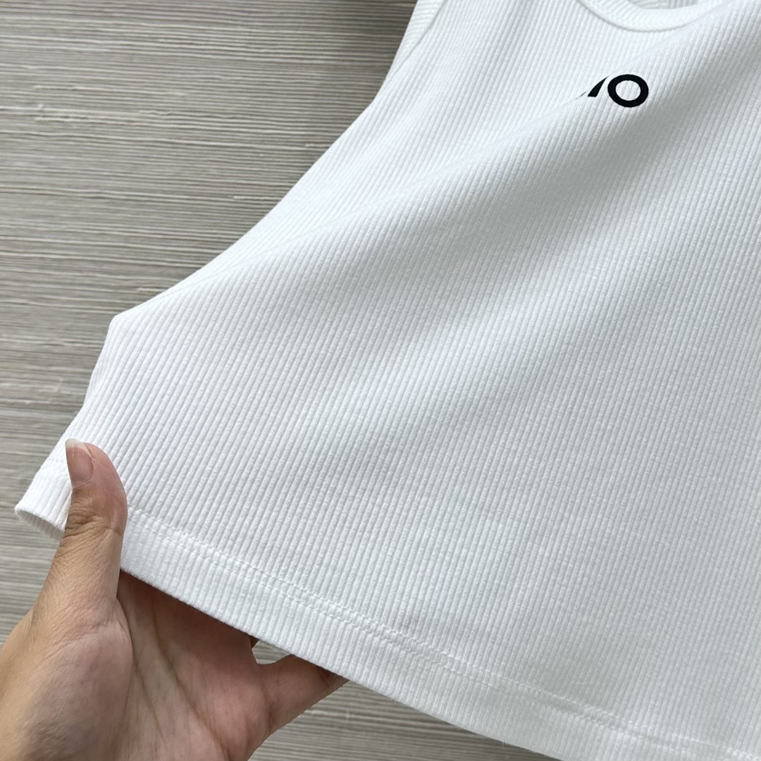 Stylish One-Size-Fits-All Female Outfit with Super-Fired Vests: P345 Collection Review - 图片 6