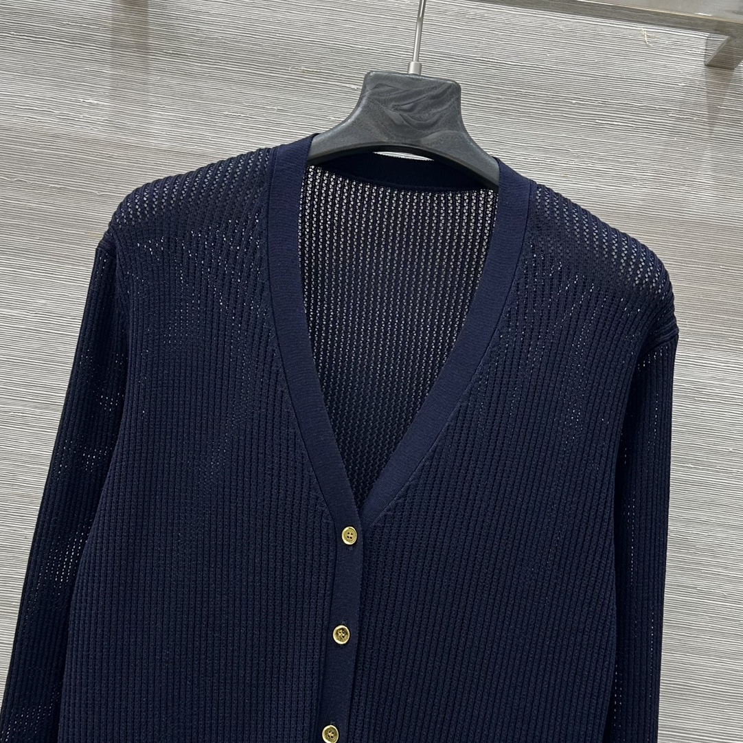 High-End One-Size-Fits-All Women’s Knitwear with Retro Metal Buttons - 图片 2