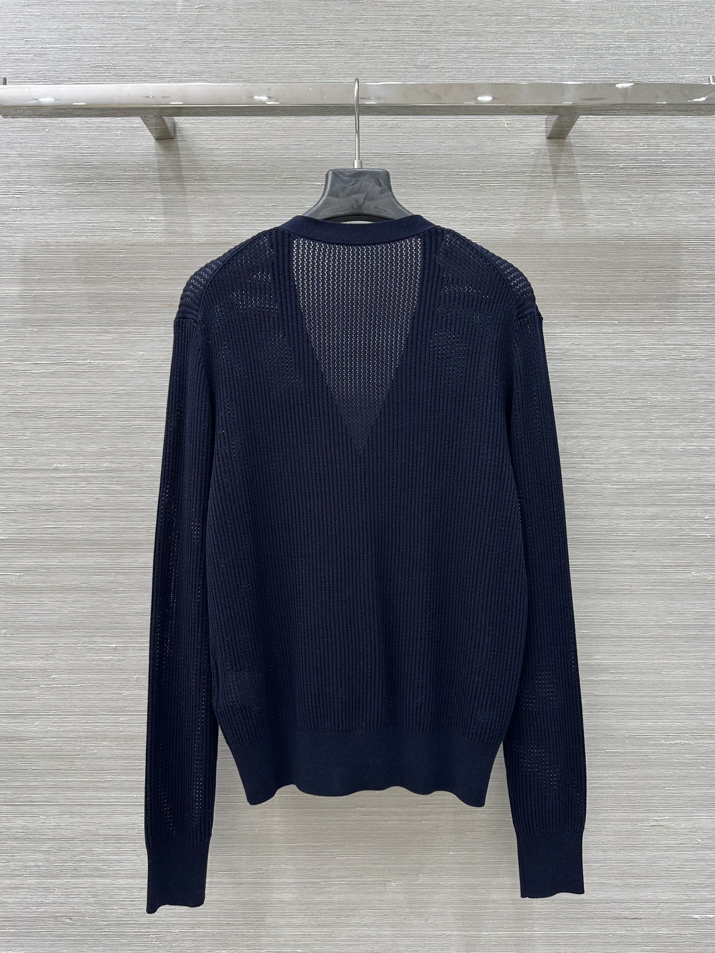 High-End One-Size-Fits-All Women’s Knitwear with Retro Metal Buttons - 图片 9