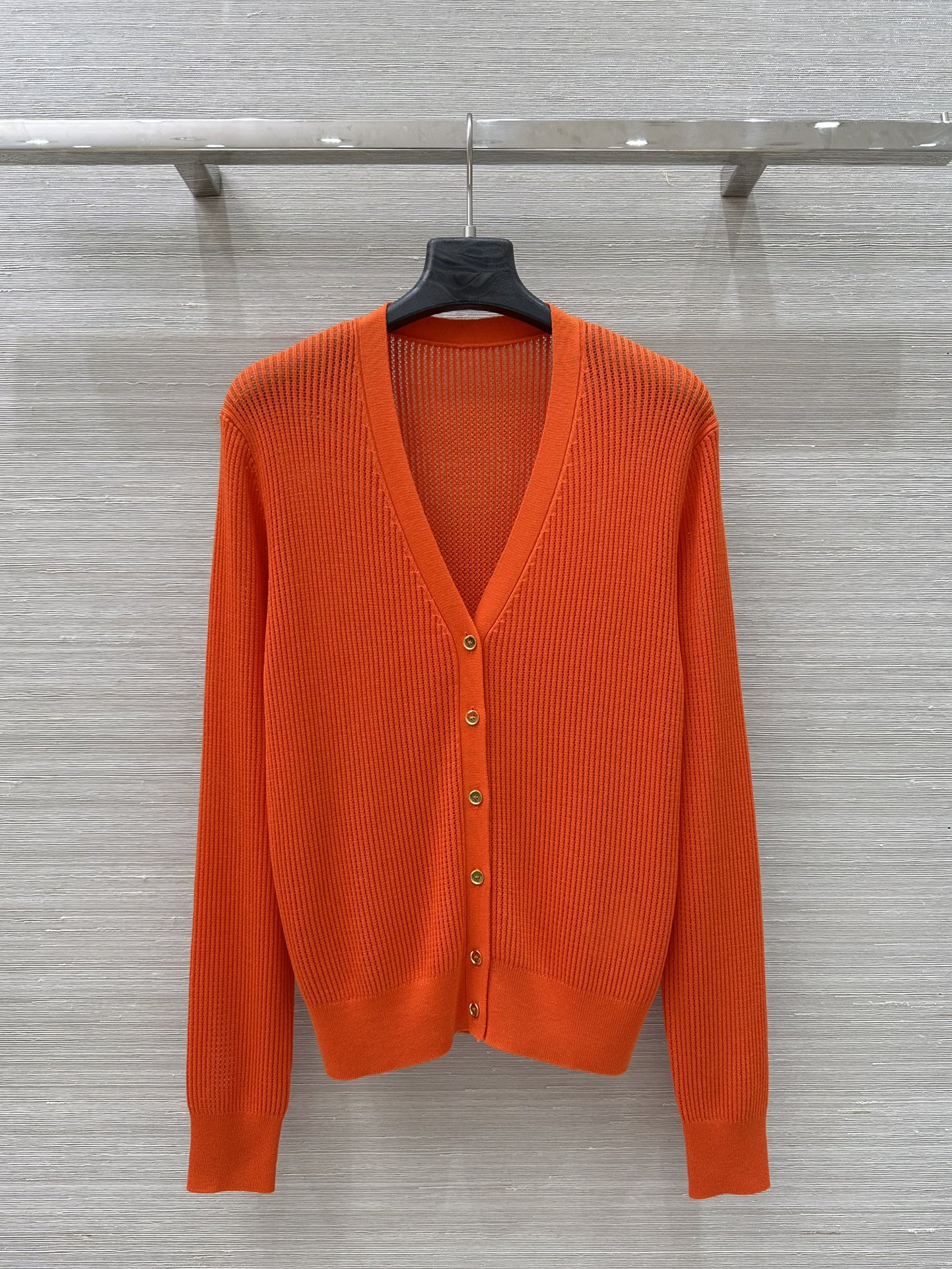 High-End One-Size-Fits-All Woman’s Lp Sweater with Retro Metal Buttons