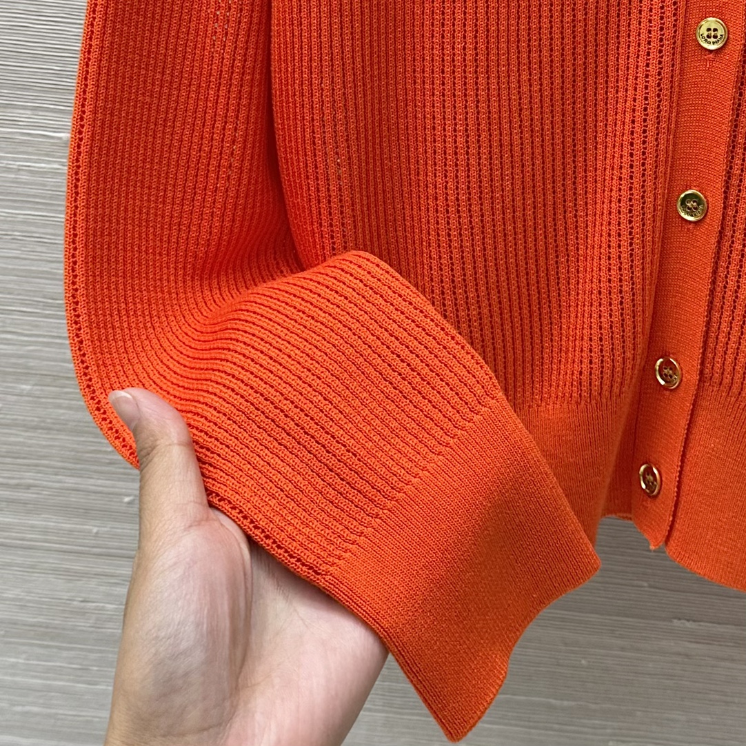 High-End One-Size-Fits-All Woman’s Lp Sweater with Retro Metal Buttons - 图片 6