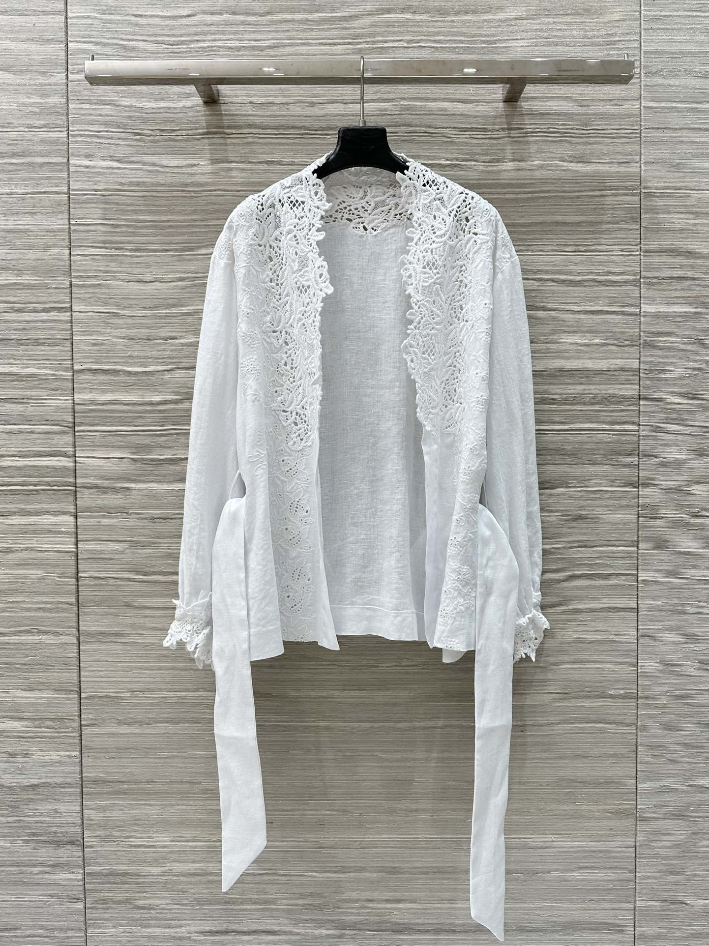 Exclusive Platinum Lace Jacket Inspired by Provence Style Drawings for Holidays - 图片 1