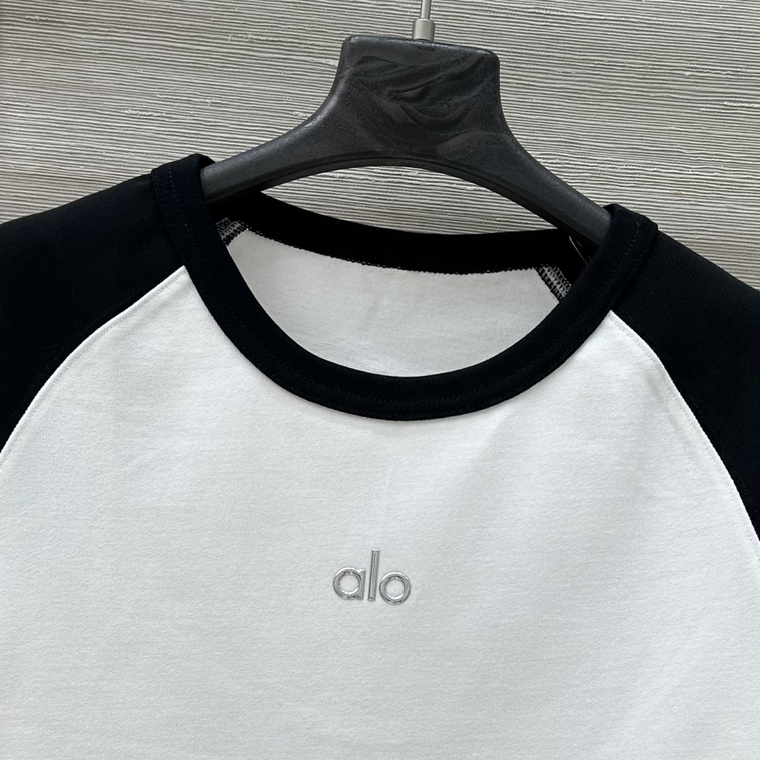 “Stylish Silver-Sleeved T-Shirt with Custom Colored Sleeves, Classic and Sophisticated Design” - 图片 5