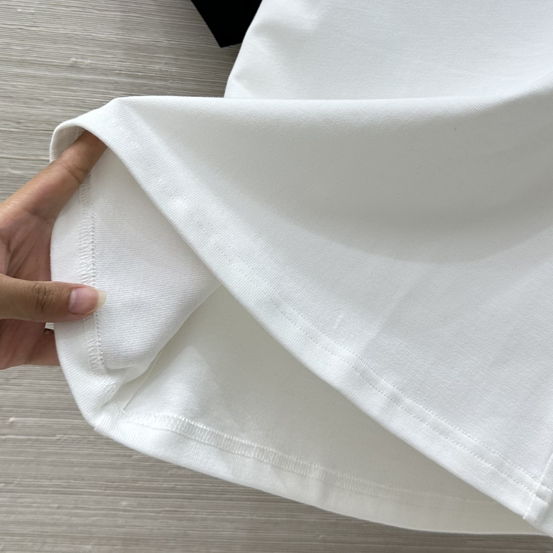 “Stylish Silver-Sleeved T-Shirt with Custom Colored Sleeves, Classic and Sophisticated Design” - 图片 7