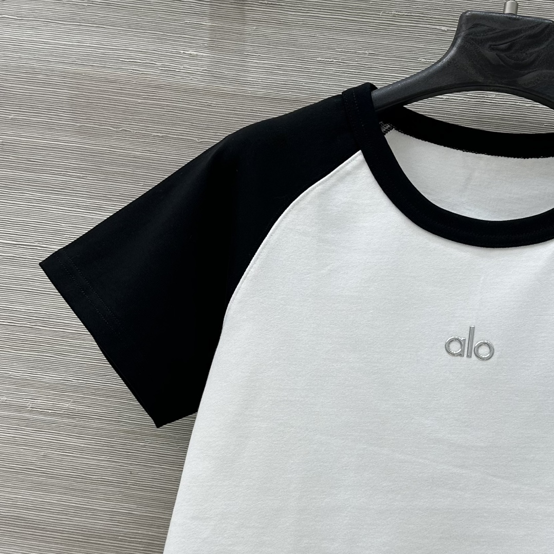 “Stylish Silver-Sleeved T-Shirt with Custom Colored Sleeves, Classic and Sophisticated Design” - 图片 3