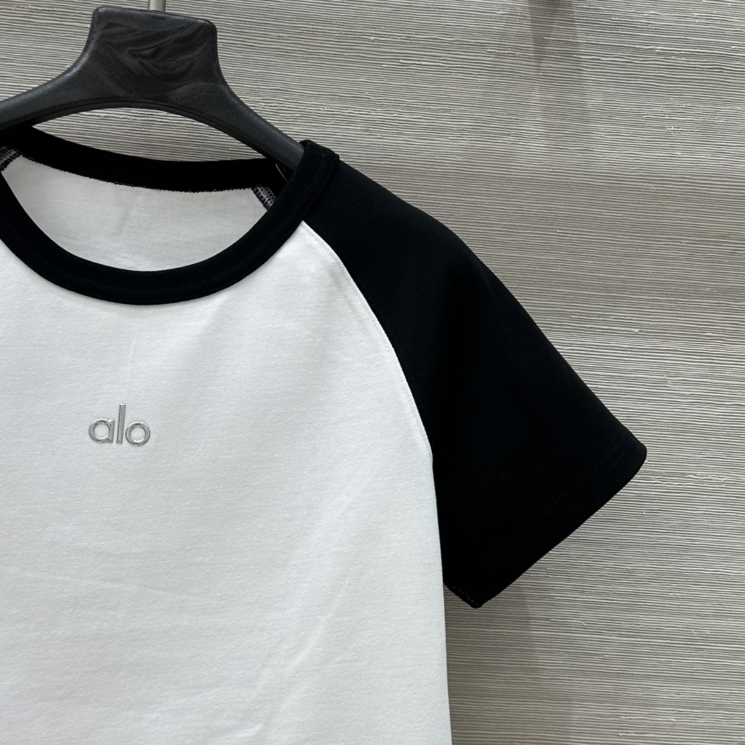 “Stylish Silver-Sleeved T-Shirt with Custom Colored Sleeves, Classic and Sophisticated Design” - 图片 4