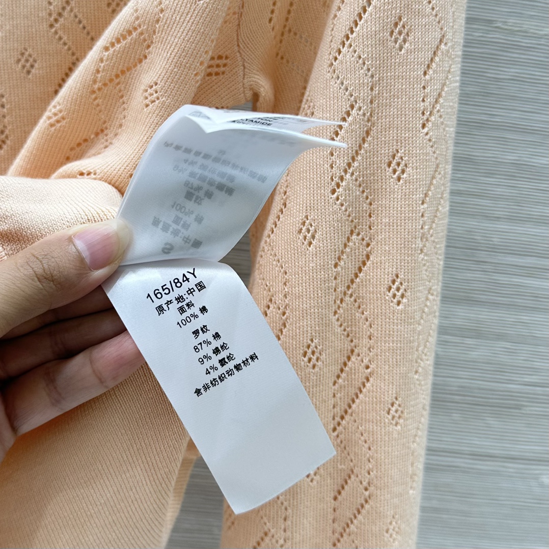 Chlo 25 Springs: Stylish, Cozy, High-Quality Orange Vest with Charming Collar. - 图片 7