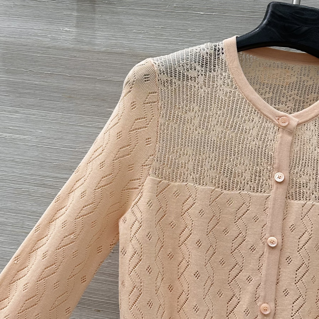 Chlo 25 Springs: Stylish, Cozy, High-Quality Orange Vest with Charming Collar. - 图片 3