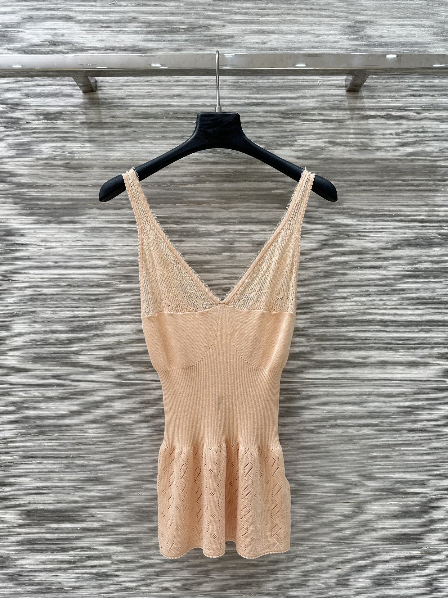 Chlo*25 Crochet Vest: Stylish and Sexy Sun-Deep Orange Design for Summer