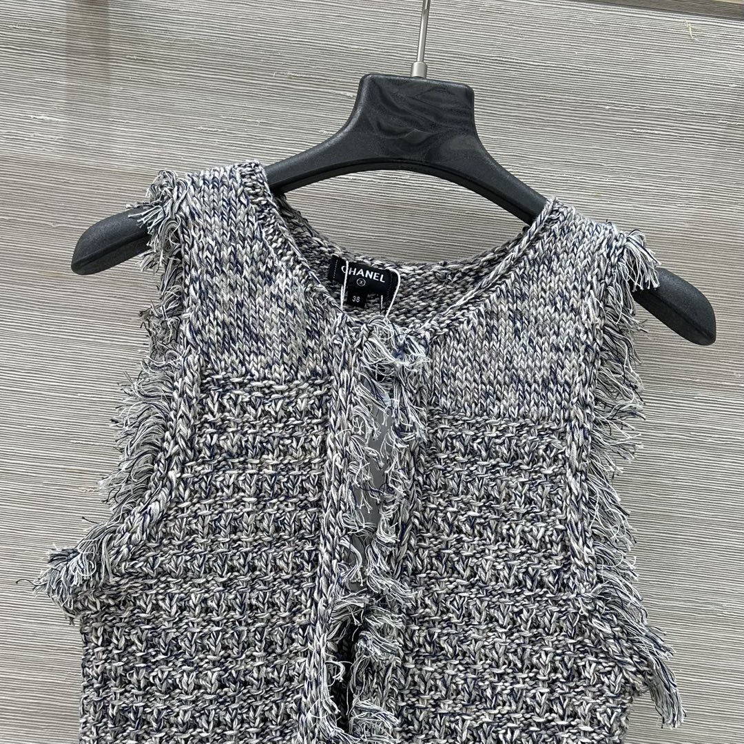 [Chanel Women