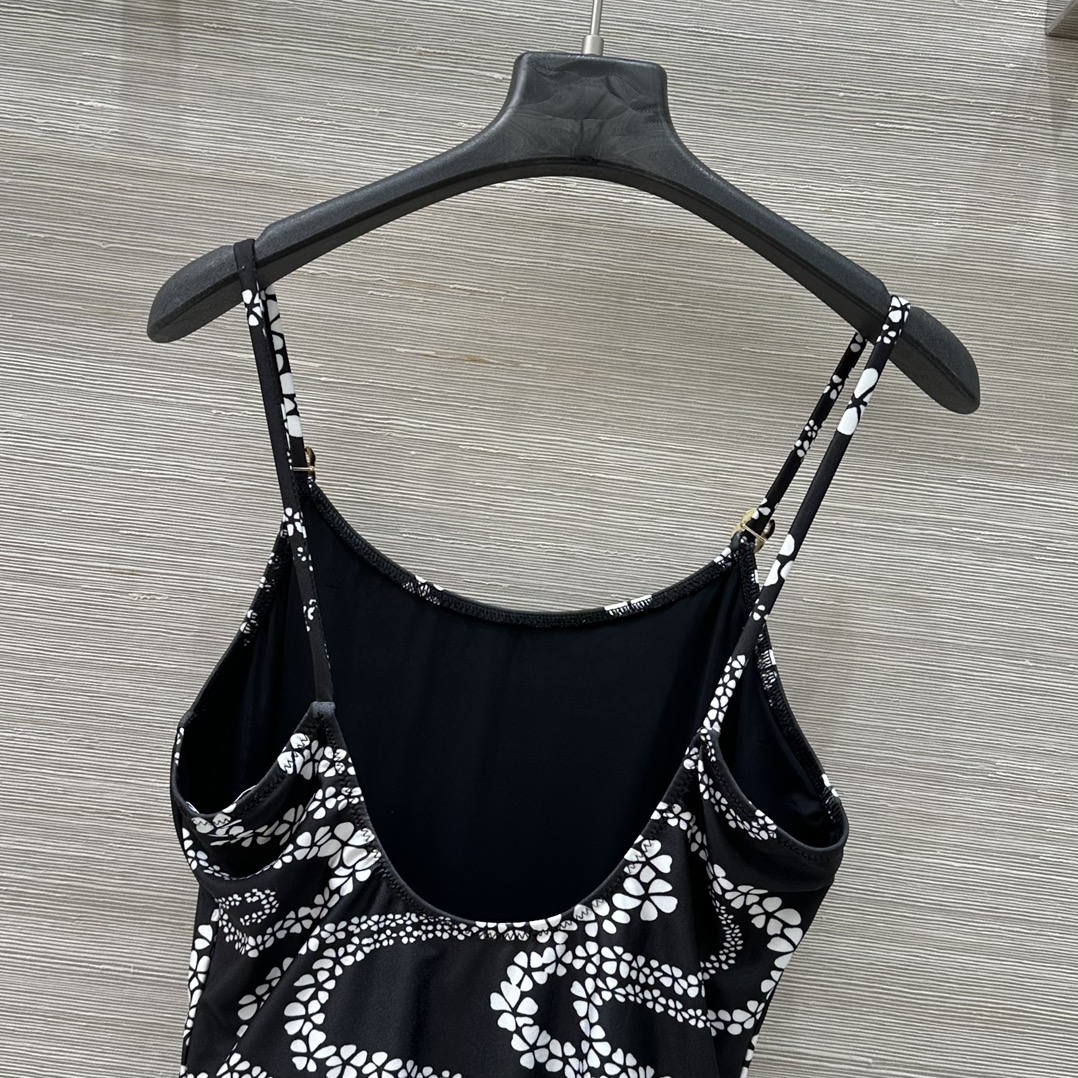 Ch* 25C Chain-Printed Swimsuit: Hand-Painted Design, Comfortable Fit, Perfect for Holidays - 图片 9