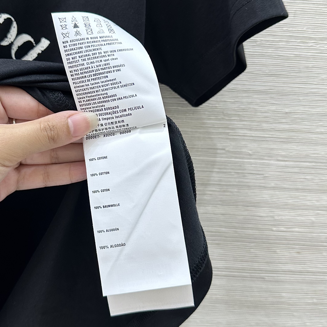 “MoCo College Women’s Custom Cotton T-shirts: Original, Luxurious, and Stylish Design” - 图片 8