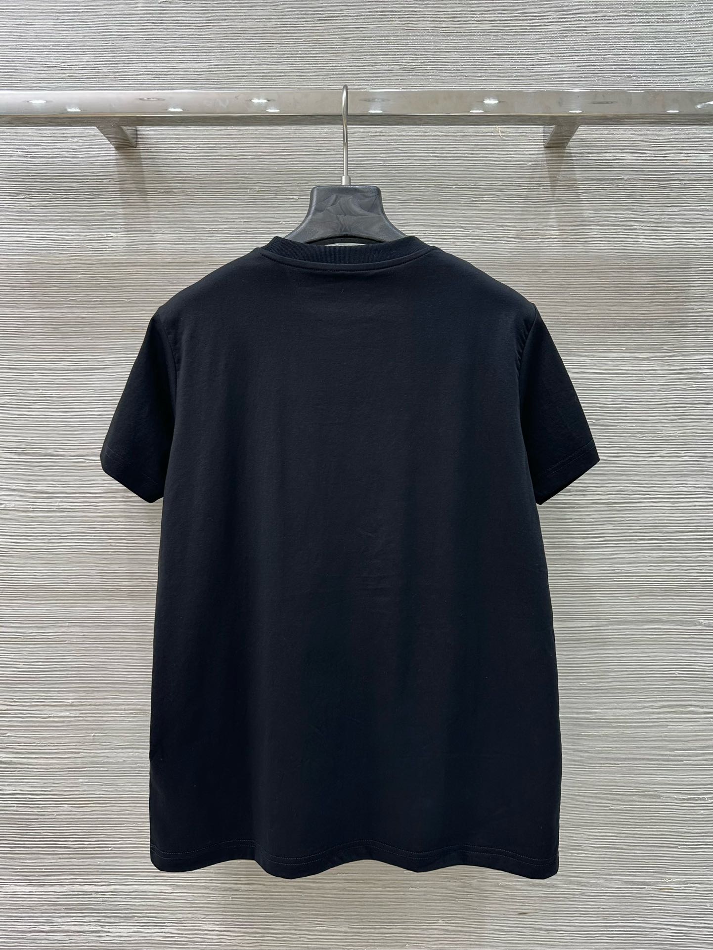 “MoCo College Women’s Custom Cotton T-shirts: Original, Luxurious, and Stylish Design” - 图片 9