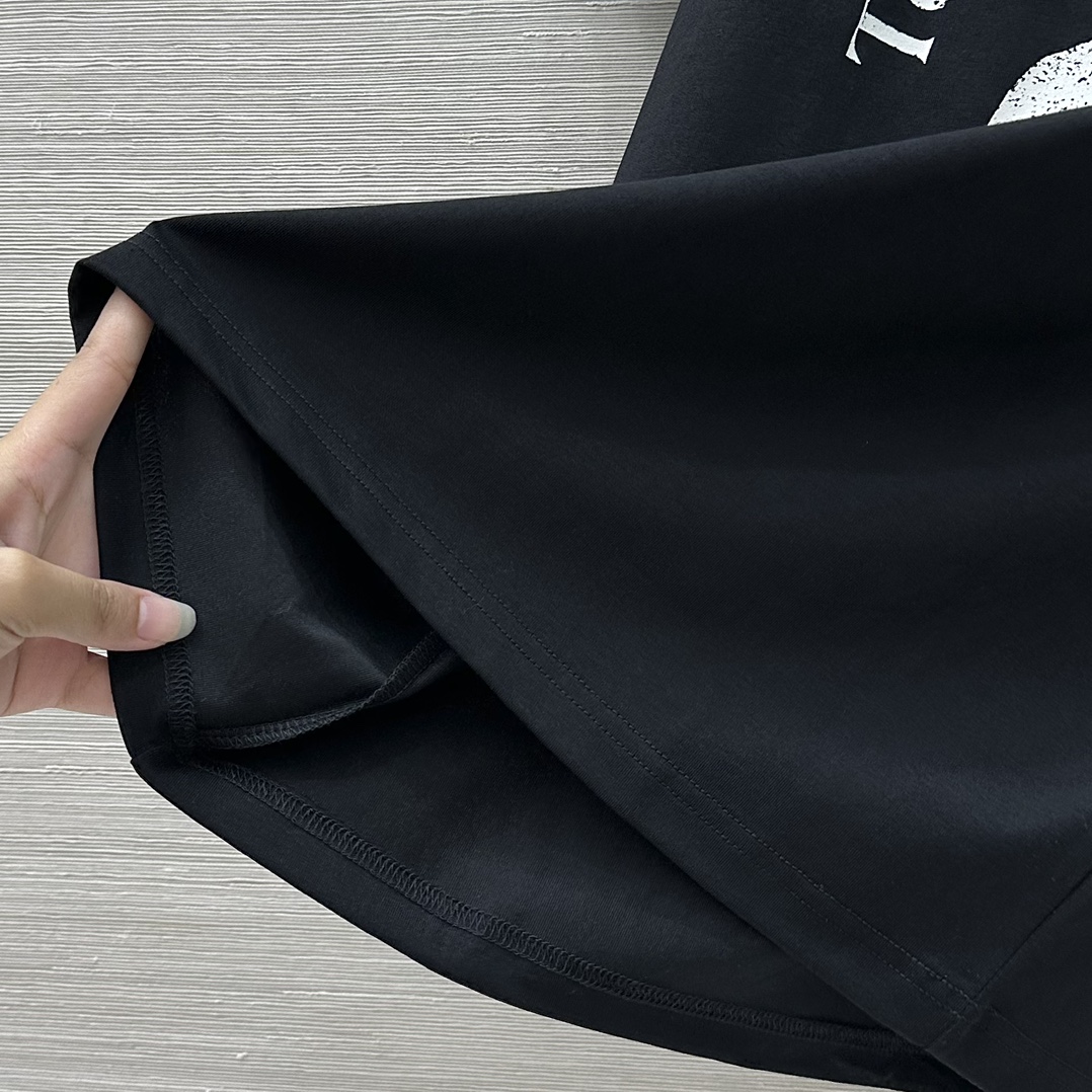 “MoCo College Women’s Custom Cotton T-shirts: Original, Luxurious, and Stylish Design” - 图片 7