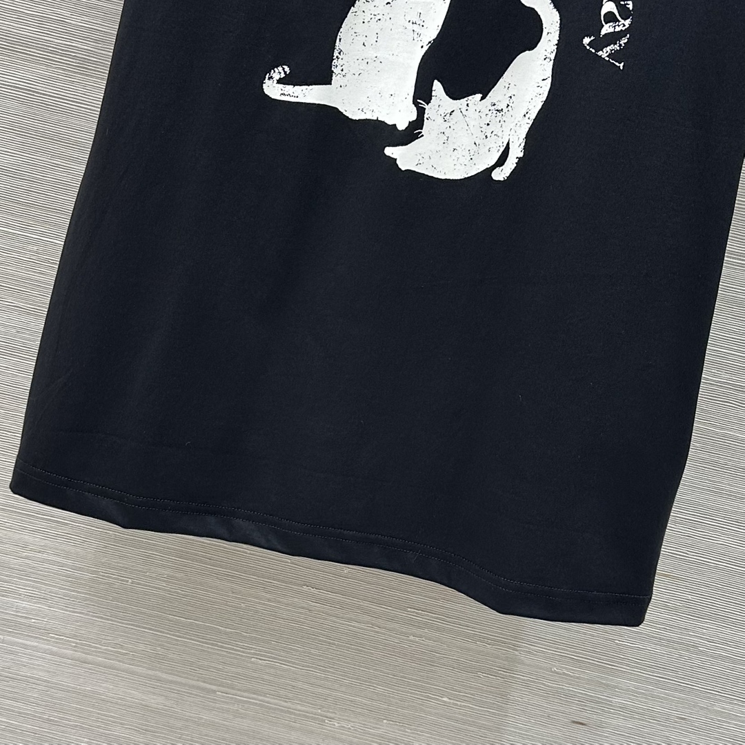 “MoCo College Women’s Custom Cotton T-shirts: Original, Luxurious, and Stylish Design” - 图片 6