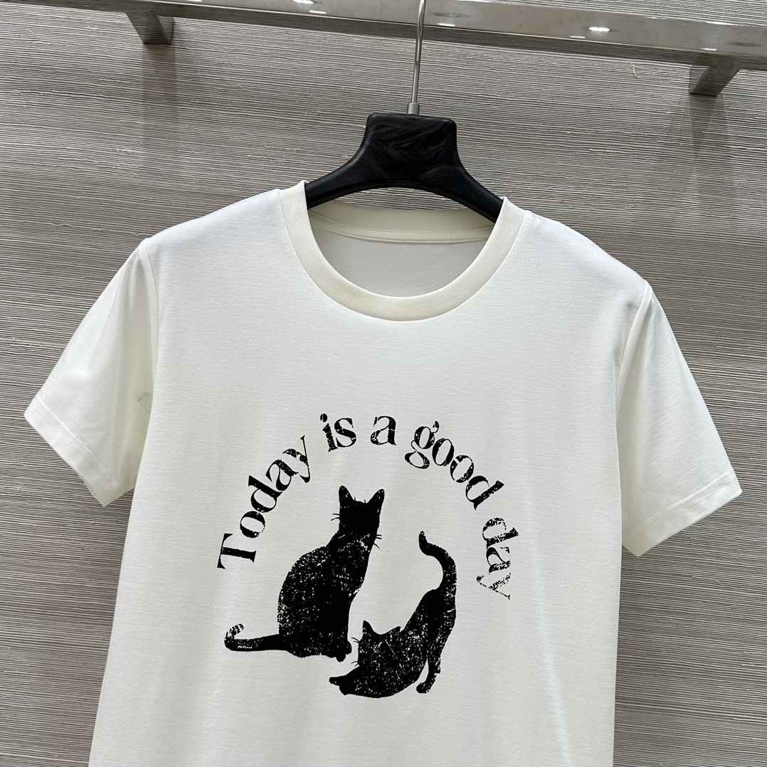 “MoCo College Women’s Original Cotton T-shirts: Luxurious, Customized, and Imported Quality” - 图片 2