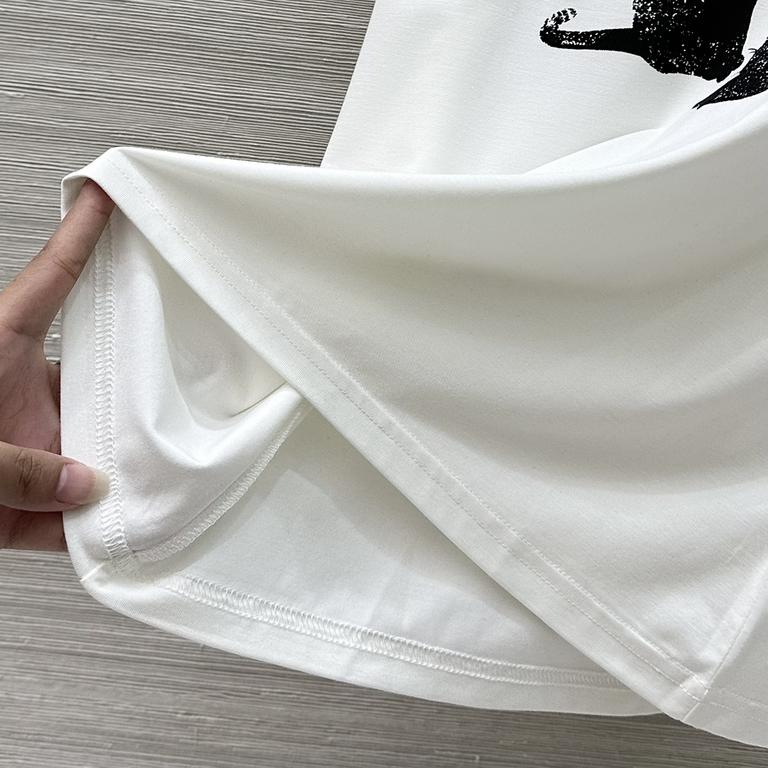 “MoCo College Women’s Original Cotton T-shirts: Luxurious, Customized, and Imported Quality” - 图片 7