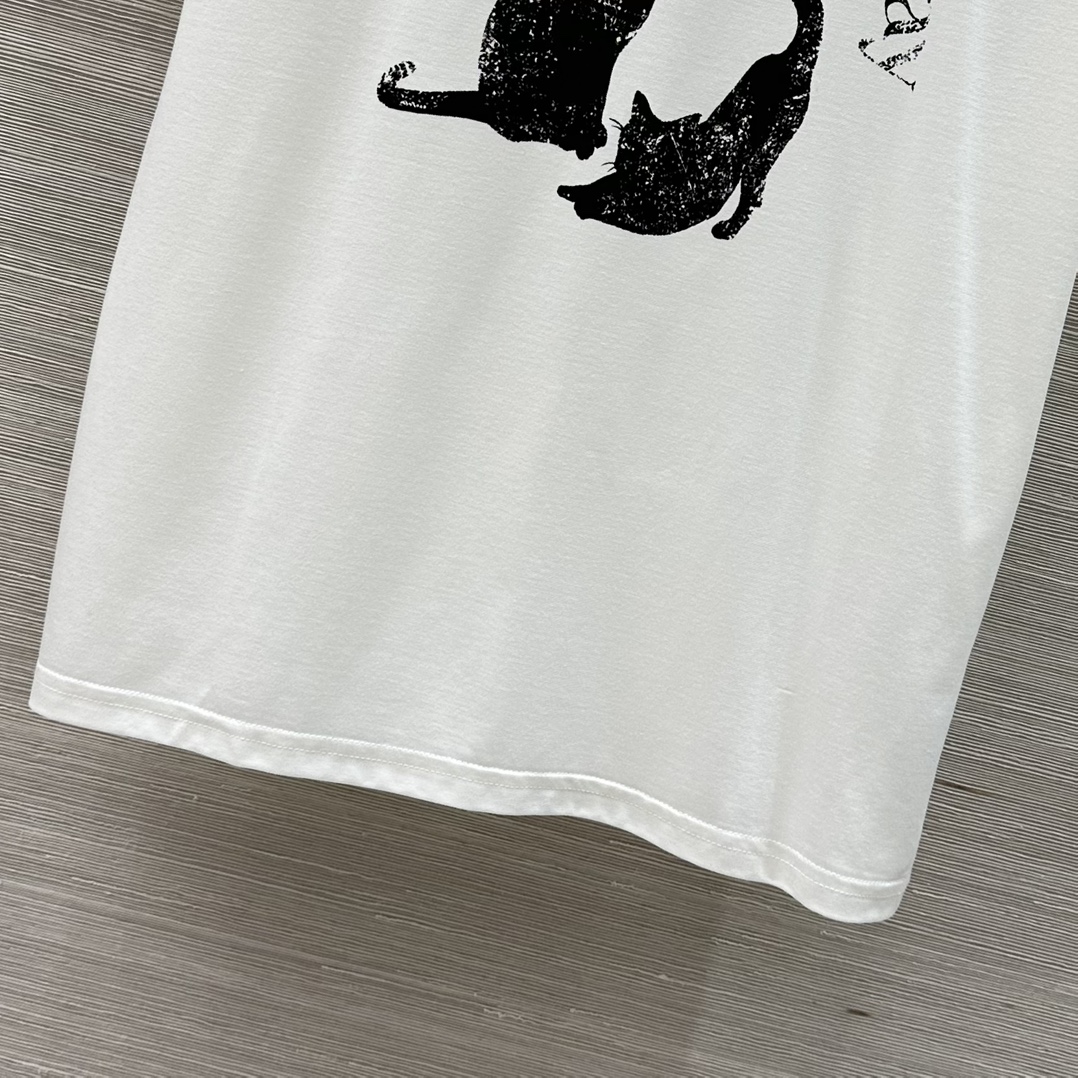 “MoCo College Women’s Original Cotton T-shirts: Luxurious, Customized, and Imported Quality” - 图片 6