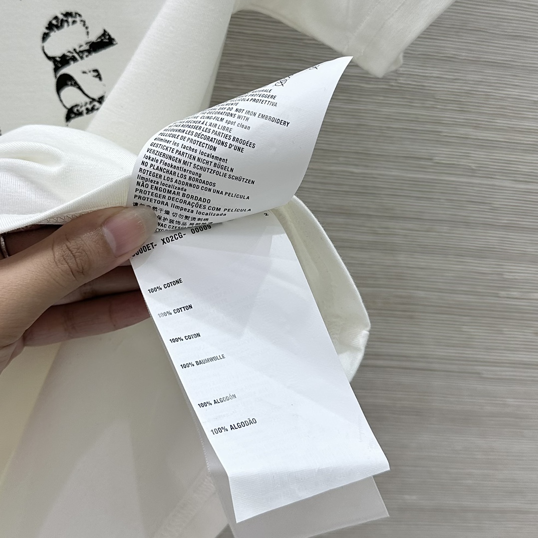 “MoCo College Women’s Original Cotton T-shirts: Luxurious, Customized, and Imported Quality” - 图片 8